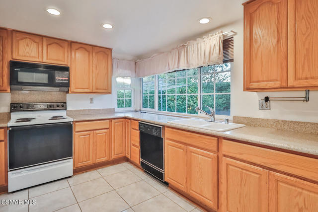 3487 E Barca Street, Camarillo CA: https://media.crmls.org/mediaz/efca4e5e-c559-472a-b158-e98b25b9b225.jpg