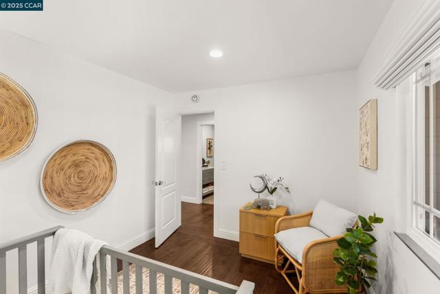 1925 Burnside Ct, Concord CA: https://media.crmls.org/mediaz/efcaaf8d-6a4a-4810-b49e-a825626496c7.jpg