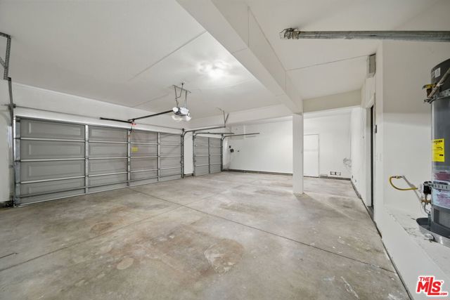3702 Las Palmas Avenue, Palmdale CA: https://media.crmls.org/mediaz/efcbb49c-0e7d-457b-a387-e50e2ed6bd5e.jpg
