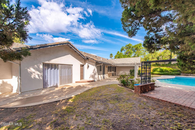 20027 Hiawatha Street, Chatsworth CA: https://media.crmls.org/mediaz/efcbc8f2-f7d8-43b5-8481-a13fb66d0f31.jpg