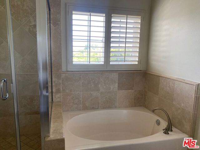 4202 Whitsett Avenue, Studio City CA: https://media.crmls.org/mediaz/efccc64a-1d77-47b2-9e36-3e073ec18faa.jpg