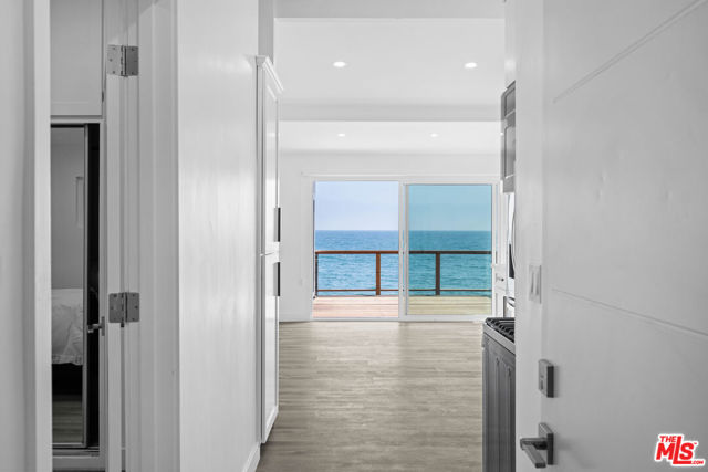 25154 Malibu Rd, Malibu CA: https://media.crmls.org/mediaz/efccd66d-fa8e-4ca7-a4cd-3a587050a4cf.jpg