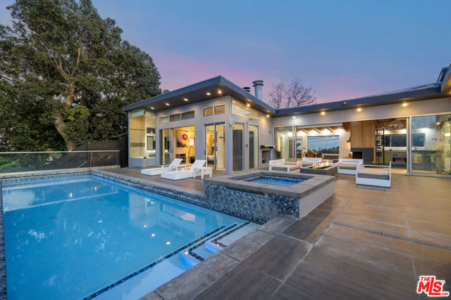 7275 Mulholland Drive, Los Angeles CA: https://media.crmls.org/mediaz/efcd2f3a-5bf3-495d-8d6b-d34b0ba59689.jpg