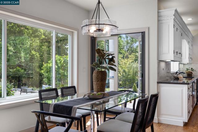 2398 Ironwood Pl, Alamo CA: https://media.crmls.org/mediaz/efcd4996-2712-4fc8-83e2-ae75a6f34402.jpg