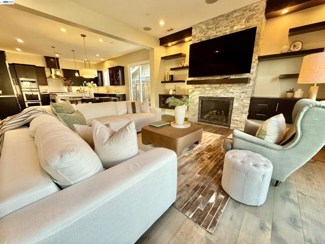 1500 Arroyo Rd, Livermore CA: https://media.crmls.org/mediaz/efcd92d0-1ff5-46db-9f0e-30ac7332220c.jpg