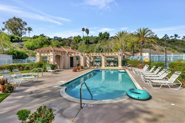 3432 Cameo Dr, Oceanside CA: https://media.crmls.org/mediaz/efcda0ad-02f2-430d-8fa5-e90d762c8742.jpg