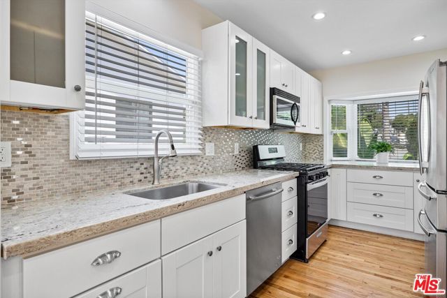 2376 Dewey Street, Santa Monica CA: https://media.crmls.org/mediaz/efcda9ff-e1bf-4699-ac62-dac009ff2e41.jpg