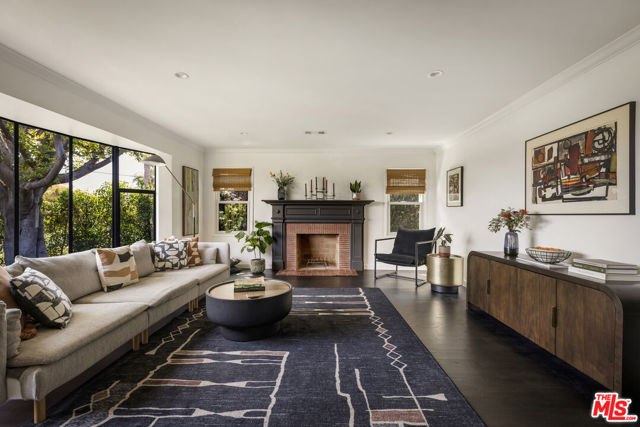 1471 Hill Drive, Los Angeles CA: https://media.crmls.org/mediaz/efcdac3a-a586-4b64-bc67-91fbc8d0dde4.jpg