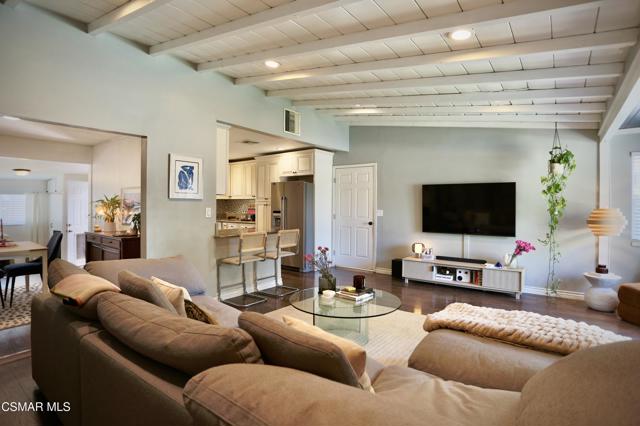 6946 Texhoma Avenue, Van Nuys CA: https://media.crmls.org/mediaz/efce0cc2-6f85-4f32-b1c4-56ba91ab13d4.jpg