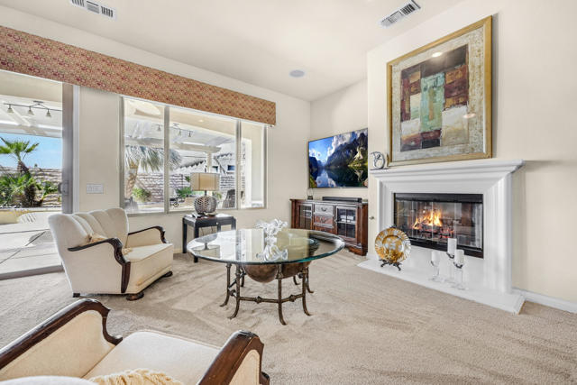 81554 Avenida Sombra, Indio CA: https://media.crmls.org/mediaz/efce2b17-6556-4326-a492-e9066d4286f4.jpg