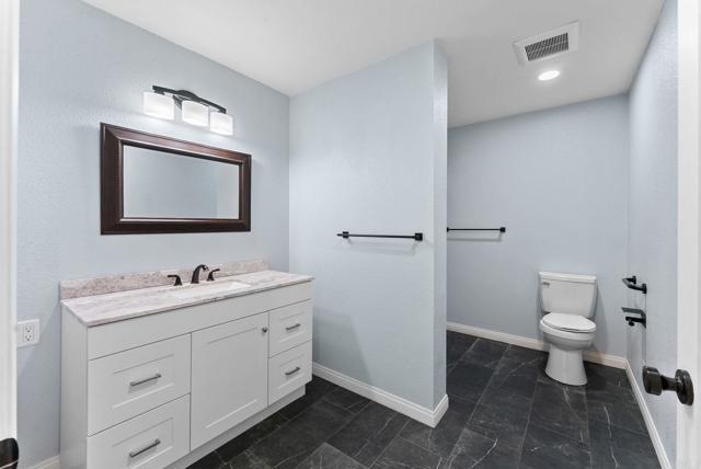 Detail Gallery Image 15 of 25 For 155 Countrywood Ln, Encinitas,  CA 92024 - 3 Beds | 3 Baths