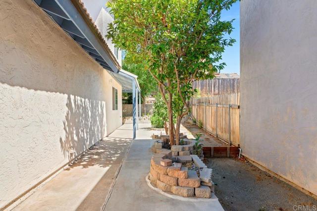 2412 Heatherwood Court, Escondido CA: https://media.crmls.org/mediaz/efce7965-737a-4b8a-a8cf-406e23b671d5.jpg