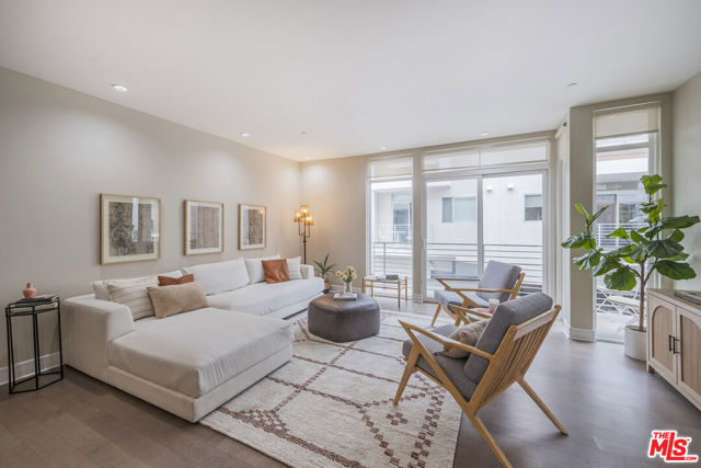 1400 N Fuller Avenue, Los Angeles CA: https://media.crmls.org/mediaz/efceb257-420e-46ad-879b-486154ddac23.jpg