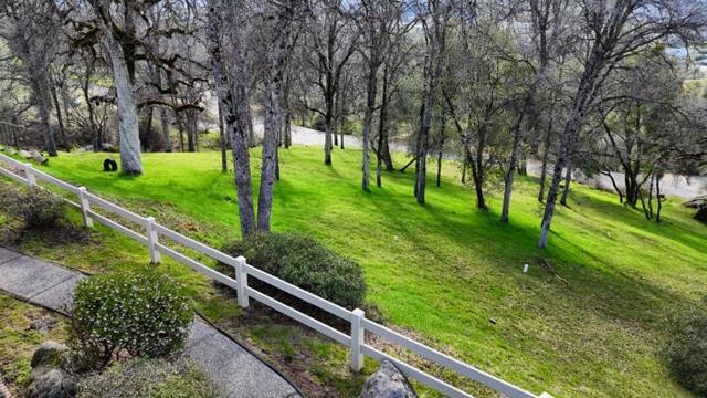 40835 Big Oak Flat Road, Oakhurst CA: https://media.crmls.org/mediaz/efceb27b-a70d-4544-9e33-6d135d46d646.jpg