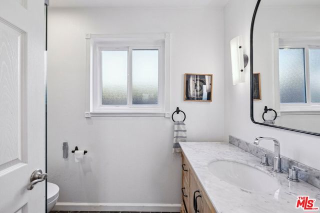 29429 Trailway Lane, Agoura Hills CA: https://media.crmls.org/mediaz/efcee725-ccc8-47f4-8bbf-62a6b6007694.jpg