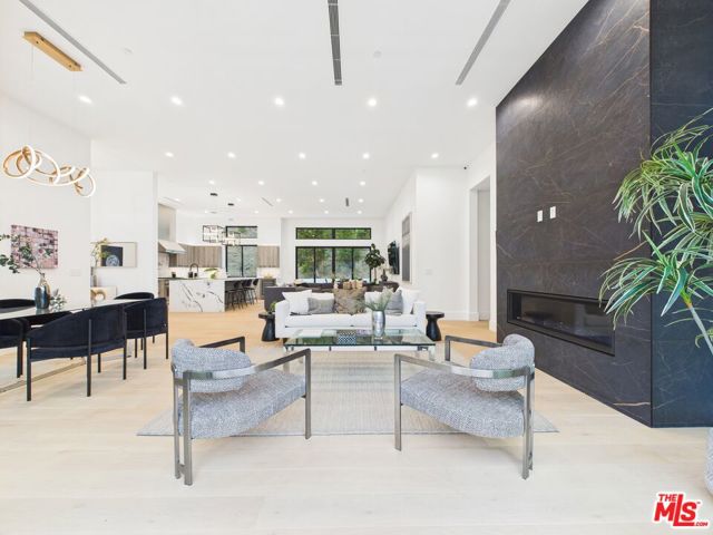 4637 Dunas Lane, Tarzana CA: https://media.crmls.org/mediaz/efcf68e7-b9a1-4d72-ab52-0da3c3ef2053.jpg