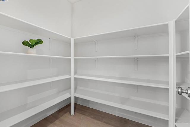 6677 S Mariposa Ln, Dublin CA: https://media.crmls.org/mediaz/efcfbd17-ec7f-40a1-906f-59200f58efa4.jpg
