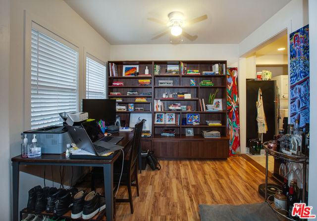 1146 Venice Boulevard, Venice CA: https://media.crmls.org/mediaz/efcff6e1-6b18-43b9-8ec1-38aa119b380f.jpg