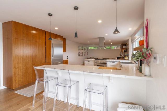 5745 Soledad Mountain Road, La Jolla CA: https://media.crmls.org/mediaz/efd13f3b-9556-40b8-9255-e8facc76b2d3.jpg