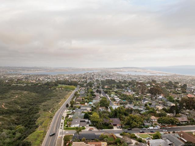 1776 Archer St, San Diego CA: https://media.crmls.org/mediaz/efd14077-9873-4989-a5ea-efe484040ec4.jpg