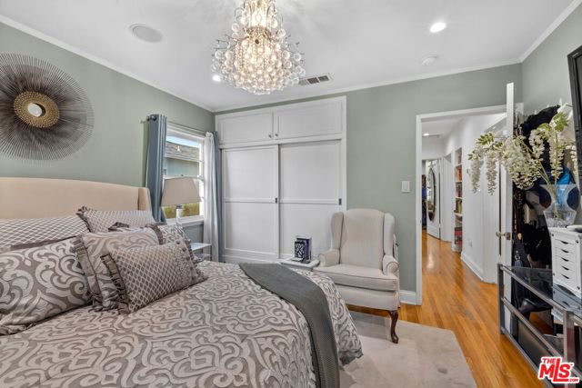 5715 Valley Ridge Avenue, Los Angeles CA: https://media.crmls.org/mediaz/efd15cf7-f328-4a25-8820-90f01203d7f8.jpg