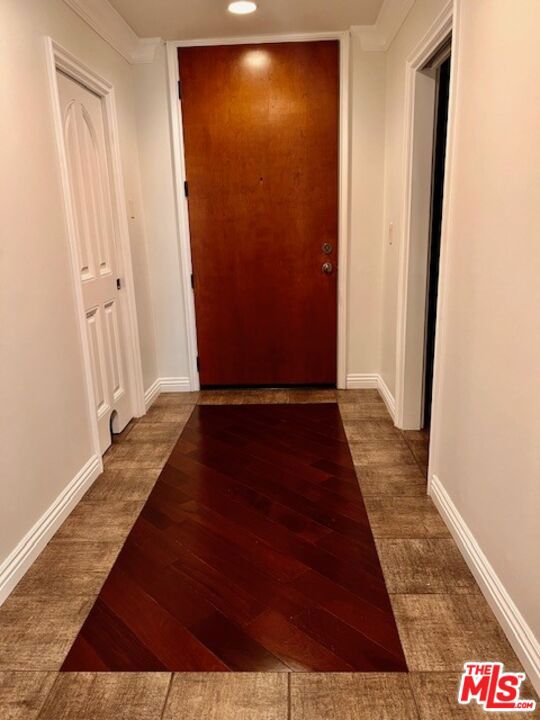 1880 Veteran Avenue, Los Angeles CA: https://media.crmls.org/mediaz/efd1ad97-8dfb-4baf-bb12-d908bf456e2e.jpg