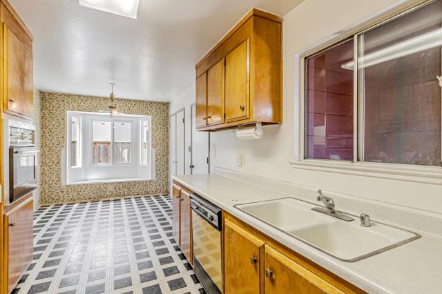 945 San Ramon Court, Mountain View CA: https://media.crmls.org/mediaz/efd1b990-e1b6-44b0-a80b-c6ff06861872.jpg