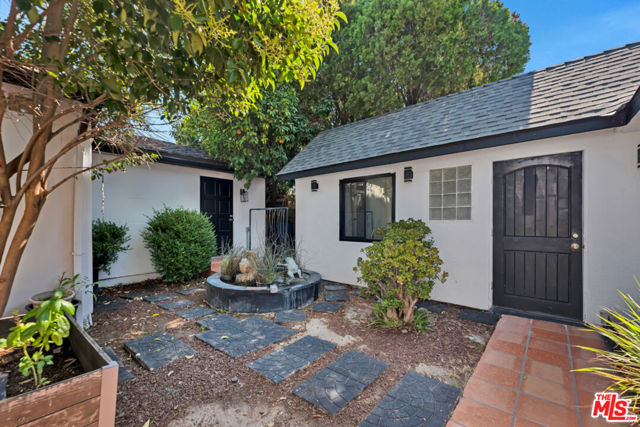 5341 Mecca Avenue, Tarzana CA: https://media.crmls.org/mediaz/efd1d74b-9ab5-4381-9294-21e5c2d89d77.jpg