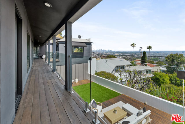 8021 Floral Avenue, Los Angeles CA: https://media.crmls.org/mediaz/efd211c1-f983-422a-bd6c-cb73951b9dce.jpg