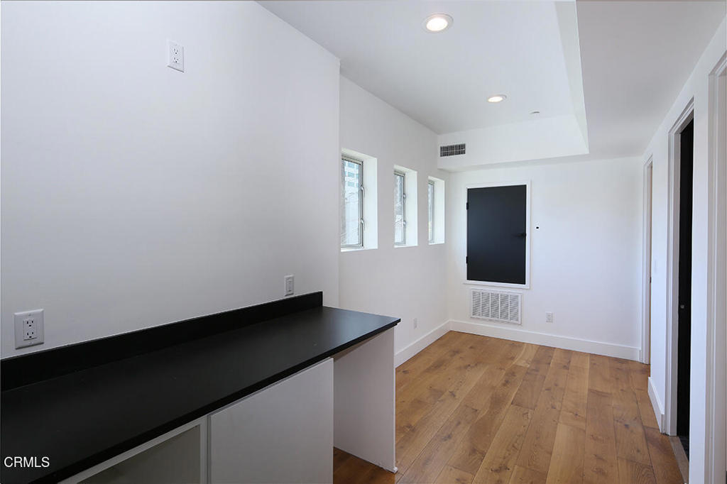 215 N Hollywood WayBurbank img 21