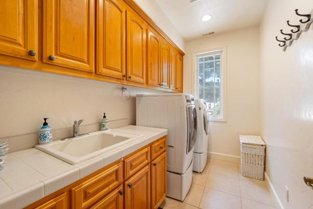 27812 Crowne Point Drive, Salinas CA: https://media.crmls.org/mediaz/efd3b751-3557-43fd-9b4f-e3c1b320fc8a.jpg