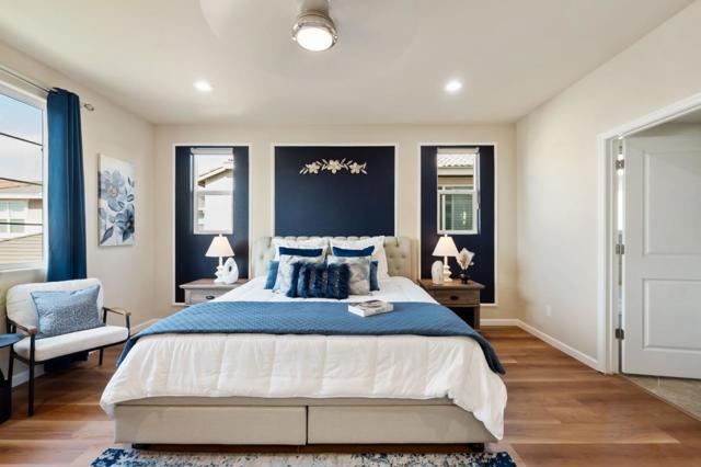 Image 32 of 62 For 32210 Regents Boulevard