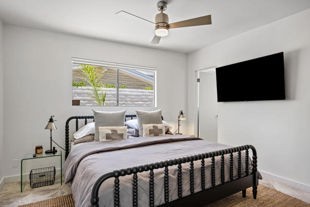 257 W El Camino Way, Palm Springs CA: https://media.crmls.org/mediaz/efd45e28-841e-49a4-af90-88cc10de3de6.jpg