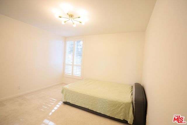 4407 Francis Avenue, Los Angeles CA: https://media.crmls.org/mediaz/efd48869-abfc-448f-aba3-f1206729056b.jpg