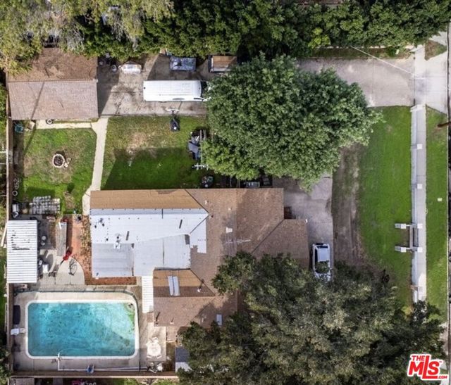 7231 Vanalden Avenue, Reseda CA: https://media.crmls.org/mediaz/efd51029-fbc2-4ae7-82ad-473d08520849.jpg