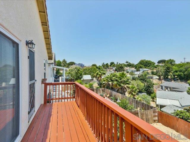 1277 Glencoe Dr, San Diego CA: https://media.crmls.org/mediaz/efd52f5b-668e-4be0-aac9-5d70d87eea0a.jpg