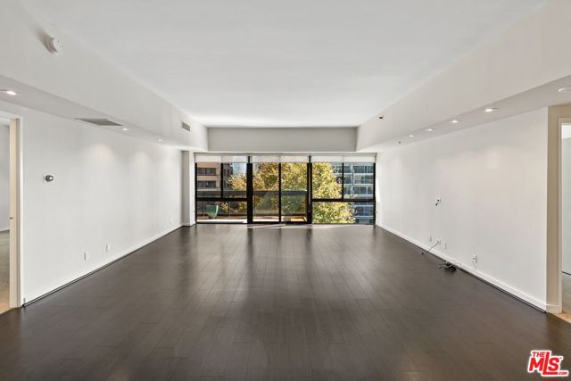 10445 Wilshire Boulevard, 406 photo 10
