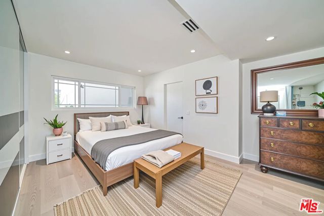 1641 Tower Grove Drive, Beverly Hills CA: https://media.crmls.org/mediaz/efd5ae88-d27f-4af9-bf38-76dd61b4696b.jpg