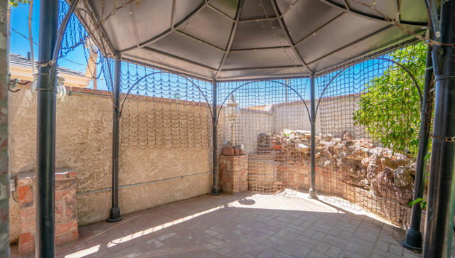 8582 Frontera Avenue, Yucca Valley CA: https://media.crmls.org/mediaz/efd5d5ba-86b7-4333-8e56-59a38fd337f1.jpg