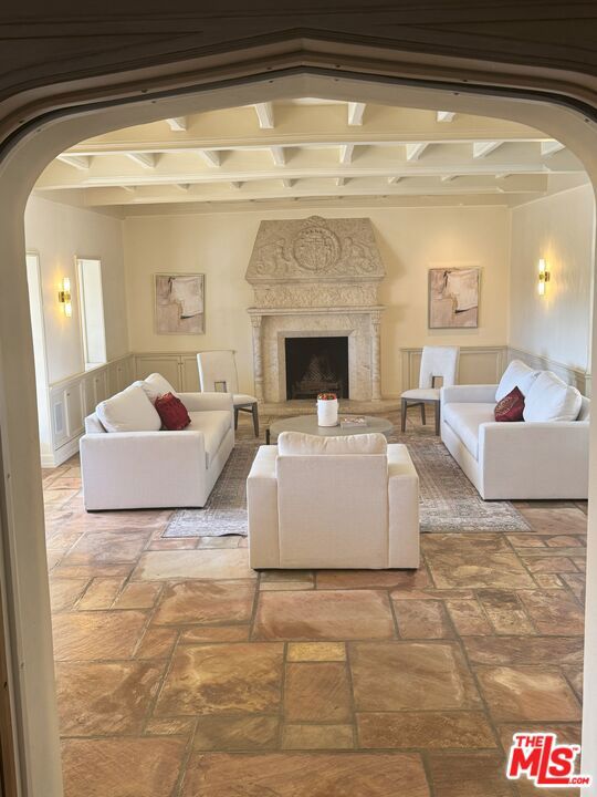 543 Perugia Way, Los Angeles CA: https://media.crmls.org/mediaz/efd60110-d525-451d-bcd1-3495ed74c0f3.jpg