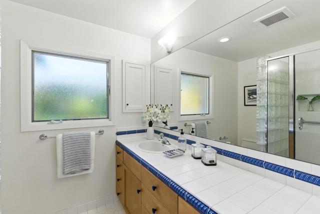 3795 Ralston Avenue, Hillsborough CA: https://media.crmls.org/mediaz/efd60429-e89a-4a52-aa6a-b2366b820a6c.jpg