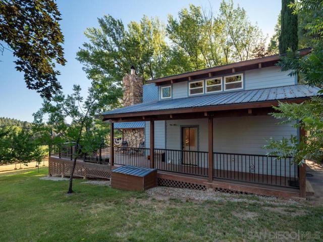 1209 Farmer Road, Julian CA: https://media.crmls.org/mediaz/efd66a18-fccd-4b7c-9d42-461a82a18652.jpg