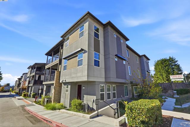 498 Trace Lane, Hayward CA: https://media.crmls.org/mediaz/efd66cb9-1d77-4ab5-ba64-45ae7db27b8a.jpg