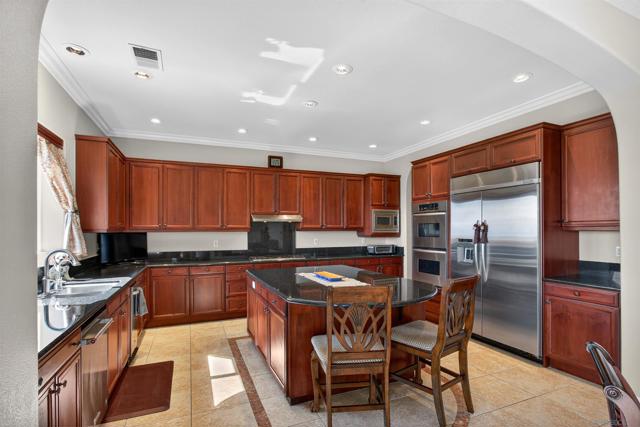 Image 12 of 73 For 18410 Lakepointe Dr