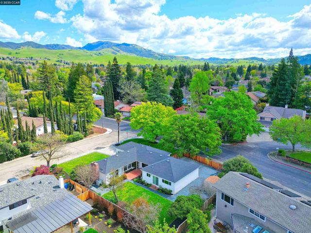 383 Caravelle Dr, Walnut Creek CA: https://media.crmls.org/mediaz/efd68ce4-4f01-492b-9140-ff7986332e2d.jpg