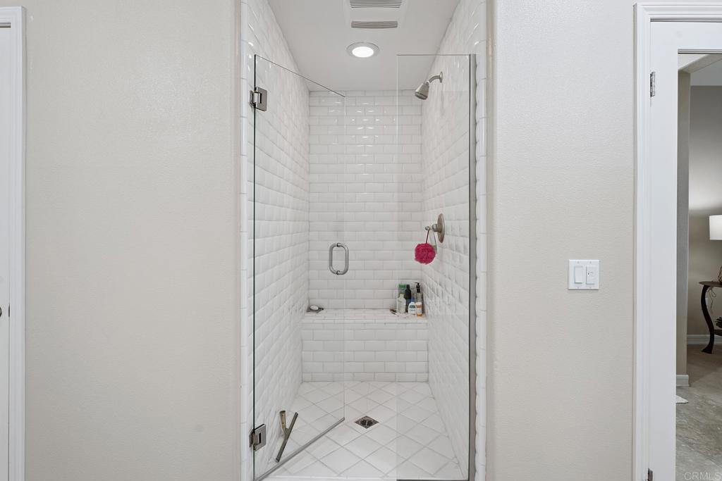 https://media.crmls.org/mediaz/efd6a878-d8e4-4f16-a69b-ea3e9bd5dc86.jpg?preset=X-Large