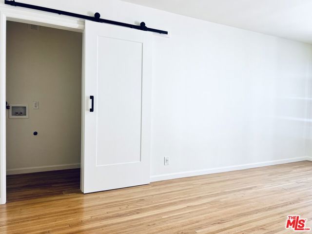 1839 N NORMANDIE Avenue, Los Angeles CA: https://media.crmls.org/mediaz/efd71d3d-4ed1-4e80-8974-d30dac29f400.jpg
