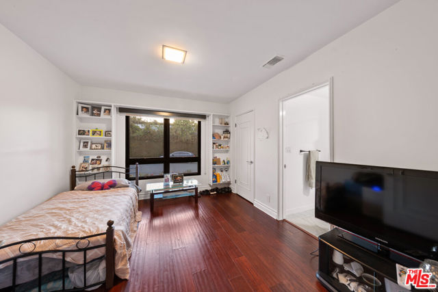 3144 Corda Drive, Los Angeles CA: https://media.crmls.org/mediaz/efd72b6b-af07-4a24-bd53-7bee8abf7b4f.jpg