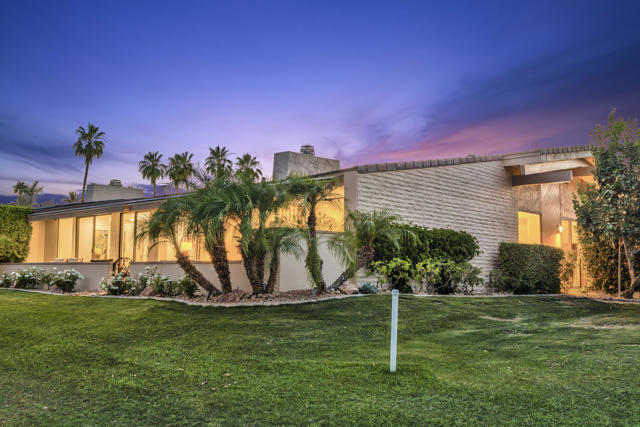44970 Desert Horizons Drive, Indian Wells CA: https://media.crmls.org/mediaz/efd7582c-1358-4474-9c4f-ccf4d598ed1c.jpg
