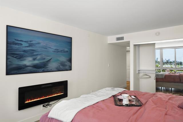 1820 Avenida del Mundo, Coronado CA: https://media.crmls.org/mediaz/efd7c49d-0095-4557-b4e3-b05c22f5c54f.jpg